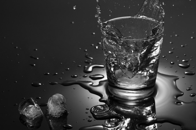 ブラック企業glass-3319602_1280.jpg